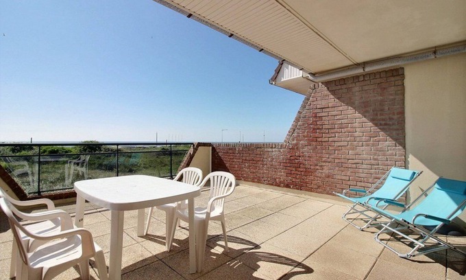 Hardelot-Plage Apartment | GRAND LARGE C JRC: Seafront studio cabin with large terrace for 4 people
