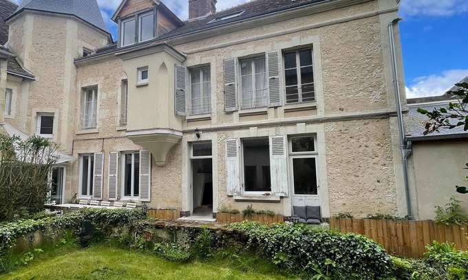 Nogent-le-Rotrou Cottage | Historic Mansion with Pool, 6 Bedrooms, and Modern Comforts in Nogent-le-Rotrou