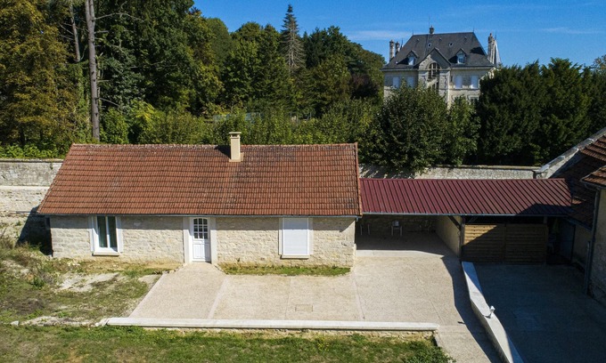Monthenault House | Homerez - Beautiful house for 8 ppl. with terrace at Monthenault