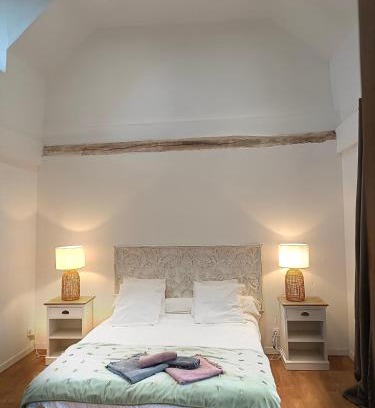 Conde-sur-Sarthe House | La Maison de Juliette maison entière avec garage et terrain