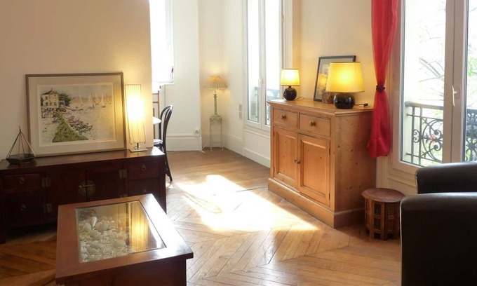 Quartier du Petit-Montrouge Apartment | Le Alésia : Classic French Apartment in Historical Montparnasse Area