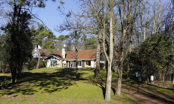 Le Touquet-Paris-Plage House | Le Touquet - Paris Plage - Villa in the forest - sleeps 8 free bed linen