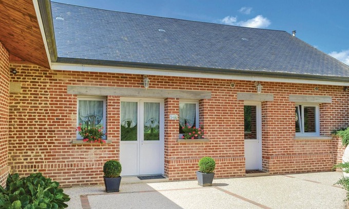 Roisel House | Les Renoncules des Champs