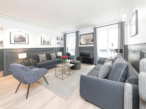 Palais-Royal Apartment | LivinParis - Luxury 3 Bedrooms Le Louvre II