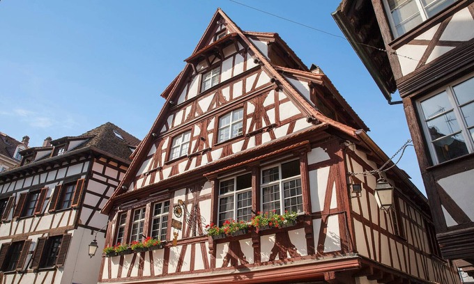 Petite-France Apartment | Lohkas triplex loft petite france 2br 2bth