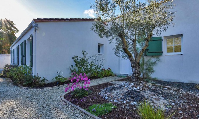 Sainte-Marie-de-Re House | Modern Holiday Home in Sainte-Marie-de-Re near Sea
