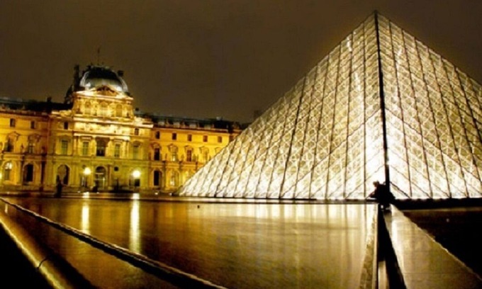 Gaillon Apartment | On banks of Seine & minutes to Palais Royal-stone's throw to the Louvre museum
