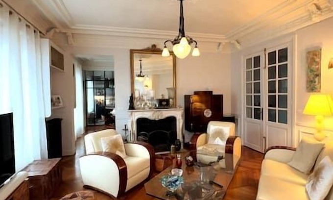 Quartier Saint-Ambroise Apartment | République : 110 m² + Parking