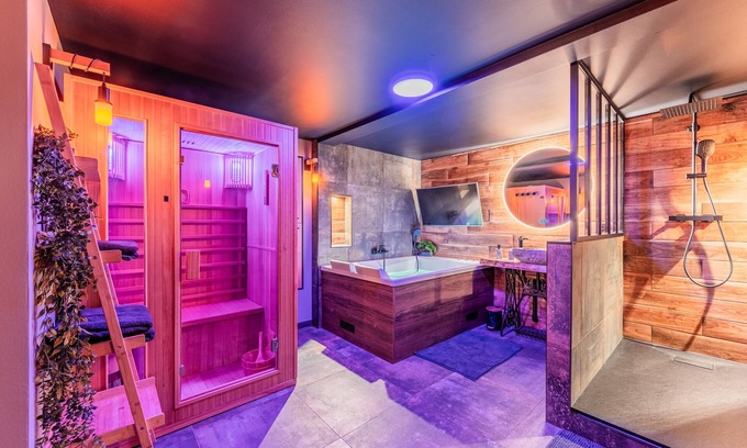 Drusenheim House | โ๏ธ Romantic Love Room | Jacuzzi, Sauna & Terrace | Near Strasbourg ๐