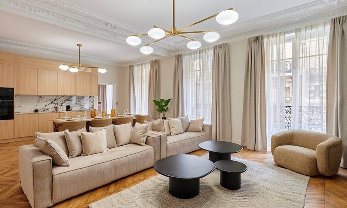 L'Europe Apartment | Sublime apartment in the center of Paris