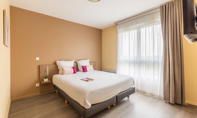 Magny-les-Hameaux Apartment | Zenitude Hôtel - Résidences Magny les Hameaux