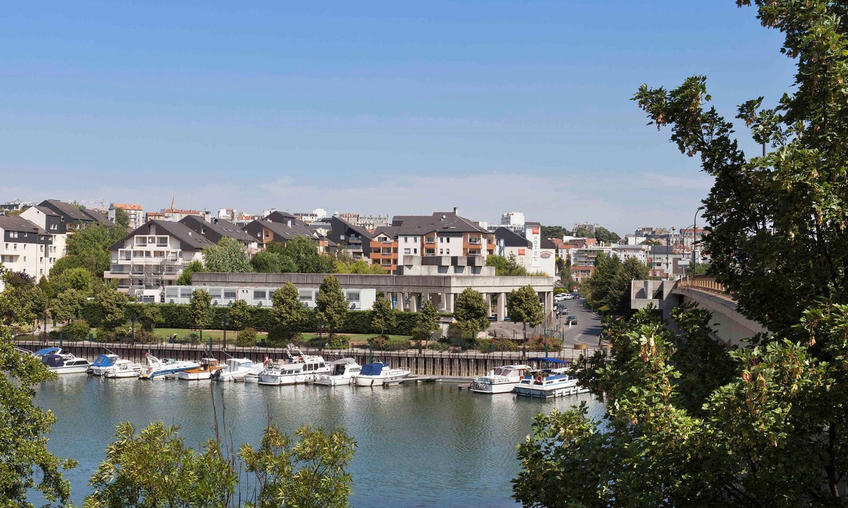 Le Port sous la Lune Hotel | Ibis Nogent Sur Marne