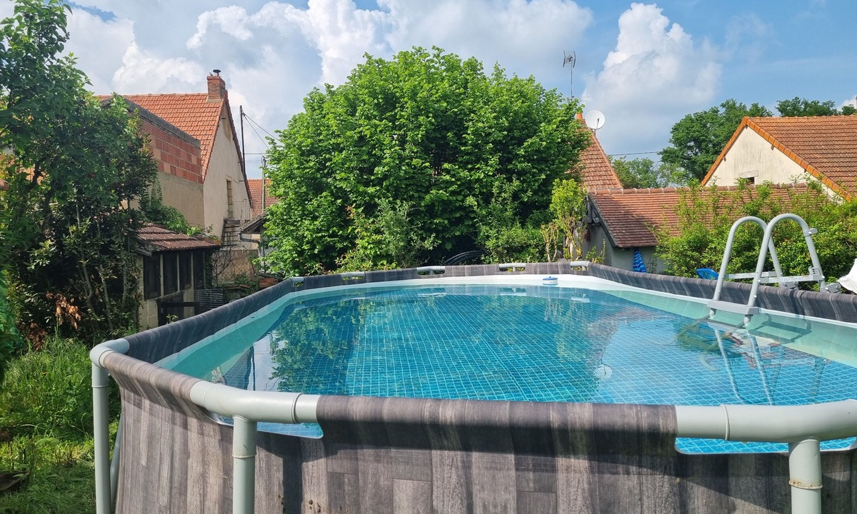 Doyet RV Rental | Enjoyable campground with WiFi in Doyet. Option of tent or cabin, large grounds