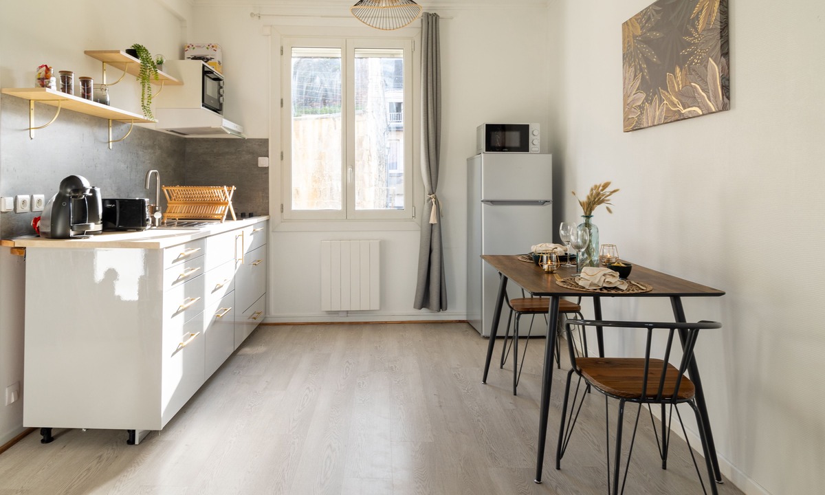 Cires-Les-Mello Apartment | Le Yellow Vibe - A Deux pas de la Gare, Parking Privé Gratuit, Wi-fi Haut Débit