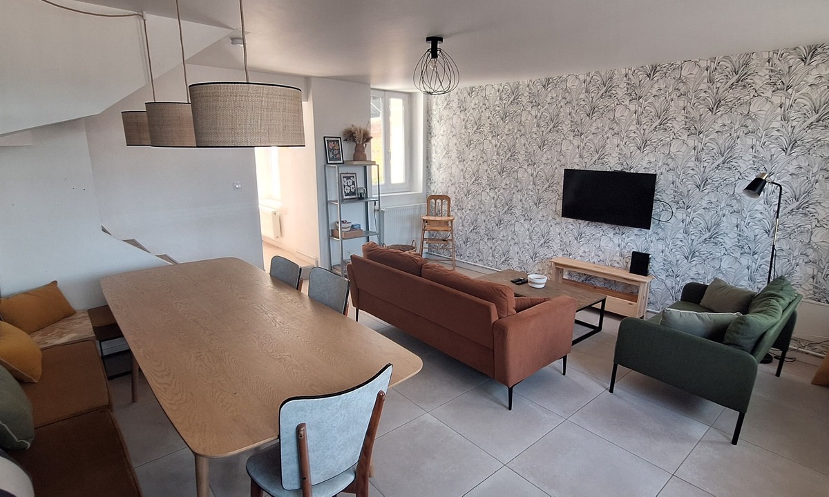 Deville-les-Rouen House | Large Rouen house with exterior. Cleaning and linen included.