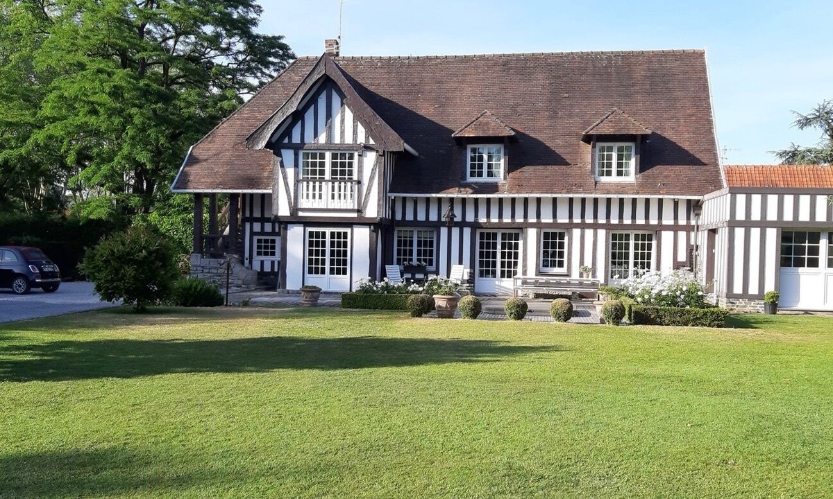 Croix Bed & Breakfast | Room for travelers.