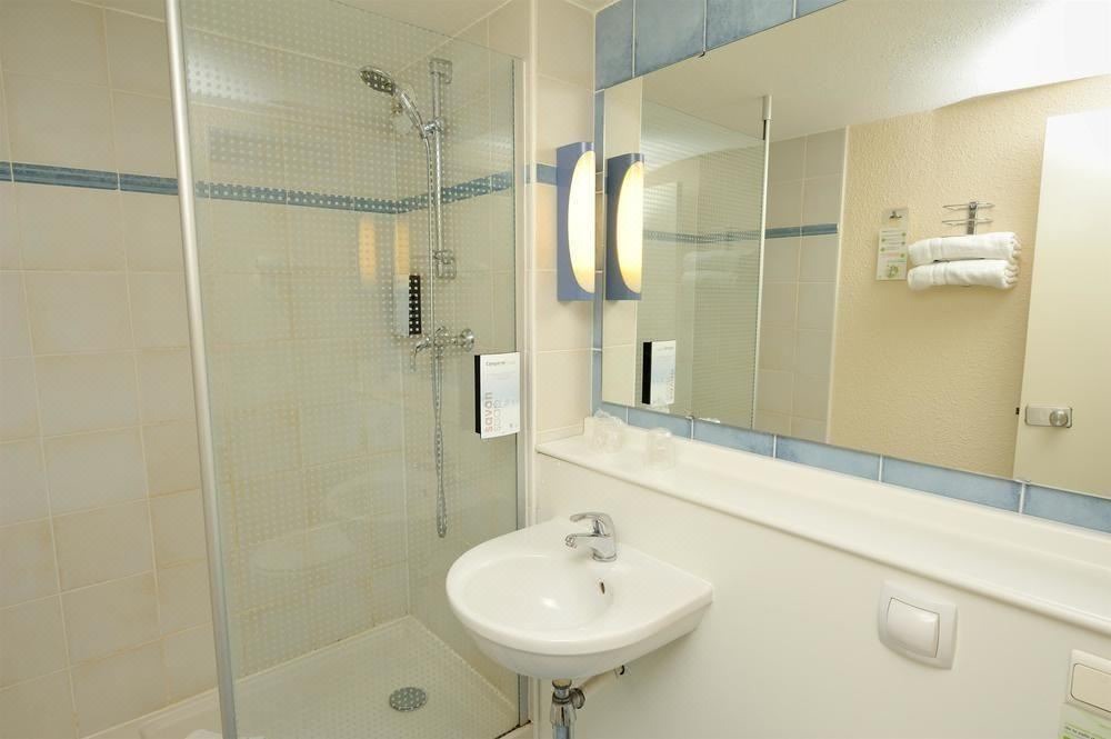 Photo of Bathroom in Villejust