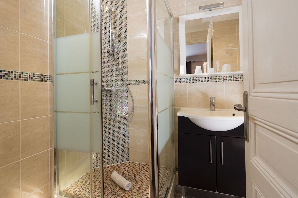 Photo of Bathroom in Quartier du Petit-Montrouge