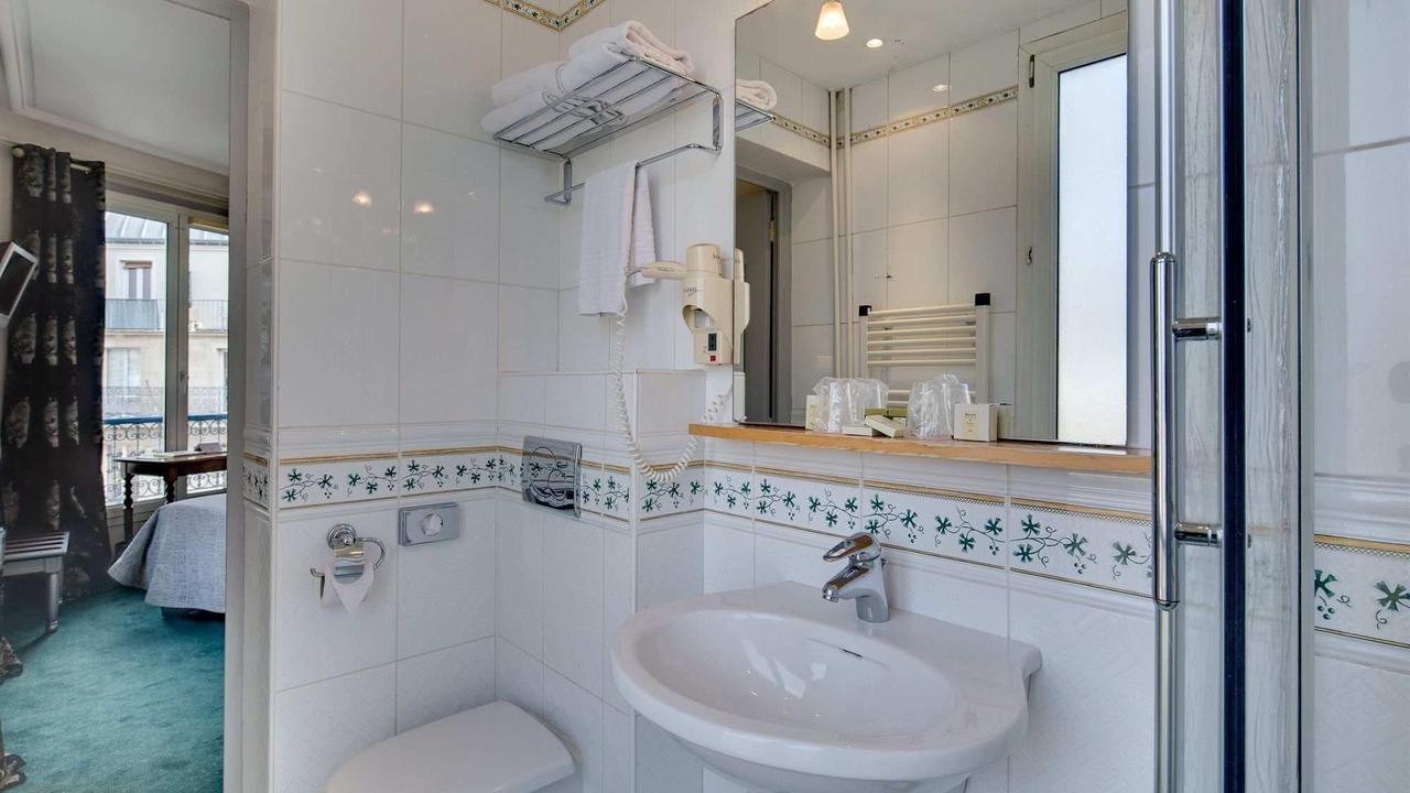 Photo of Bathroom in Quartier de la Salpetriere