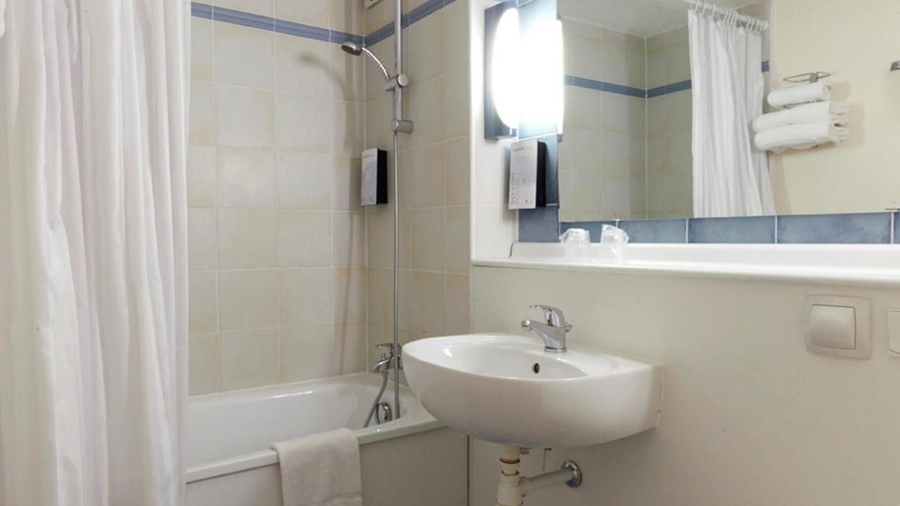 Photo of Bathroom in Cuincy