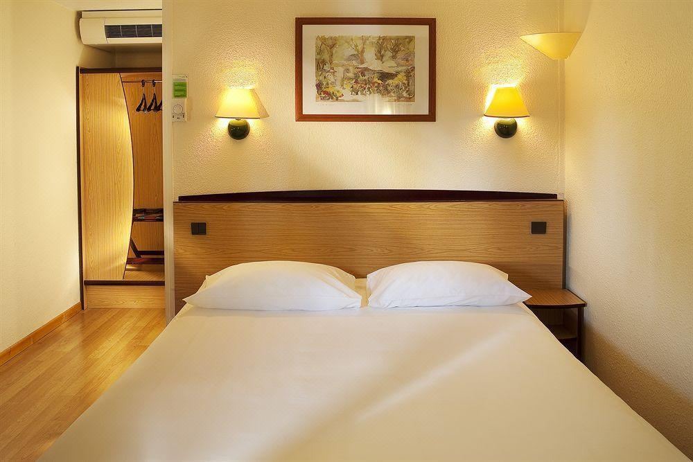 Photo of Bedroom in Villejust