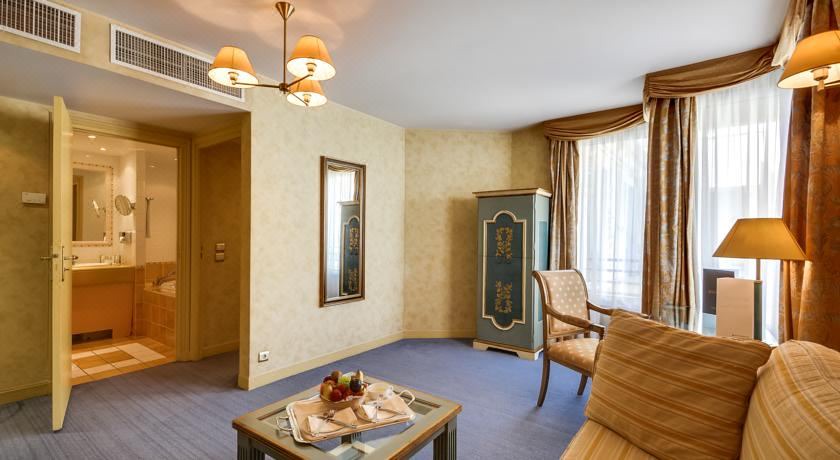 Photo of Livingroom in Archives