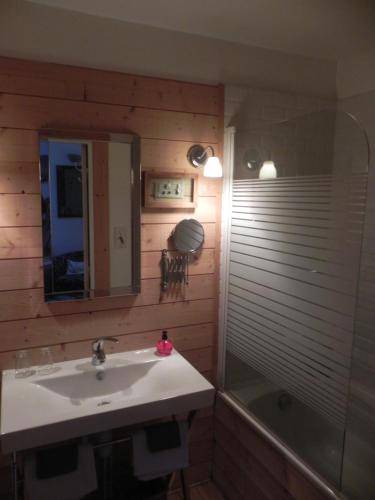 Photo of Bathroom in Cote Ouest Ormeaux