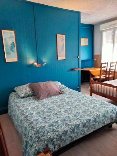 Photo of Bedroom in Signy-lAbbaye