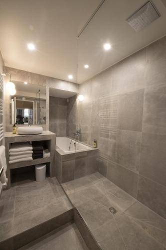 Photo of Bathroom in Quartier du Petit-Montrouge