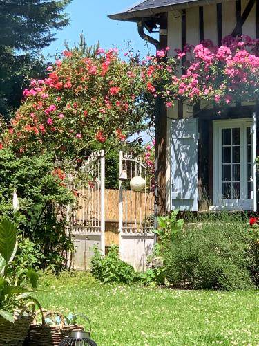 Photo of Buildings in La Noe-Poulain