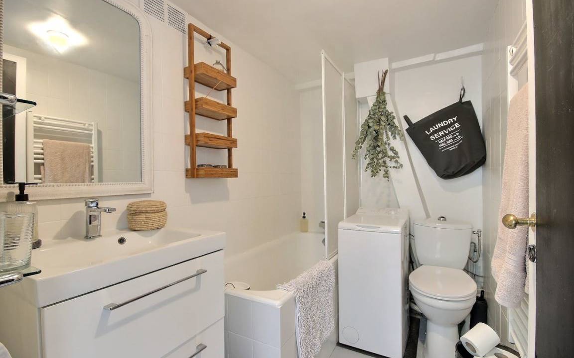 Photo of Bathroom in Saint-Merri