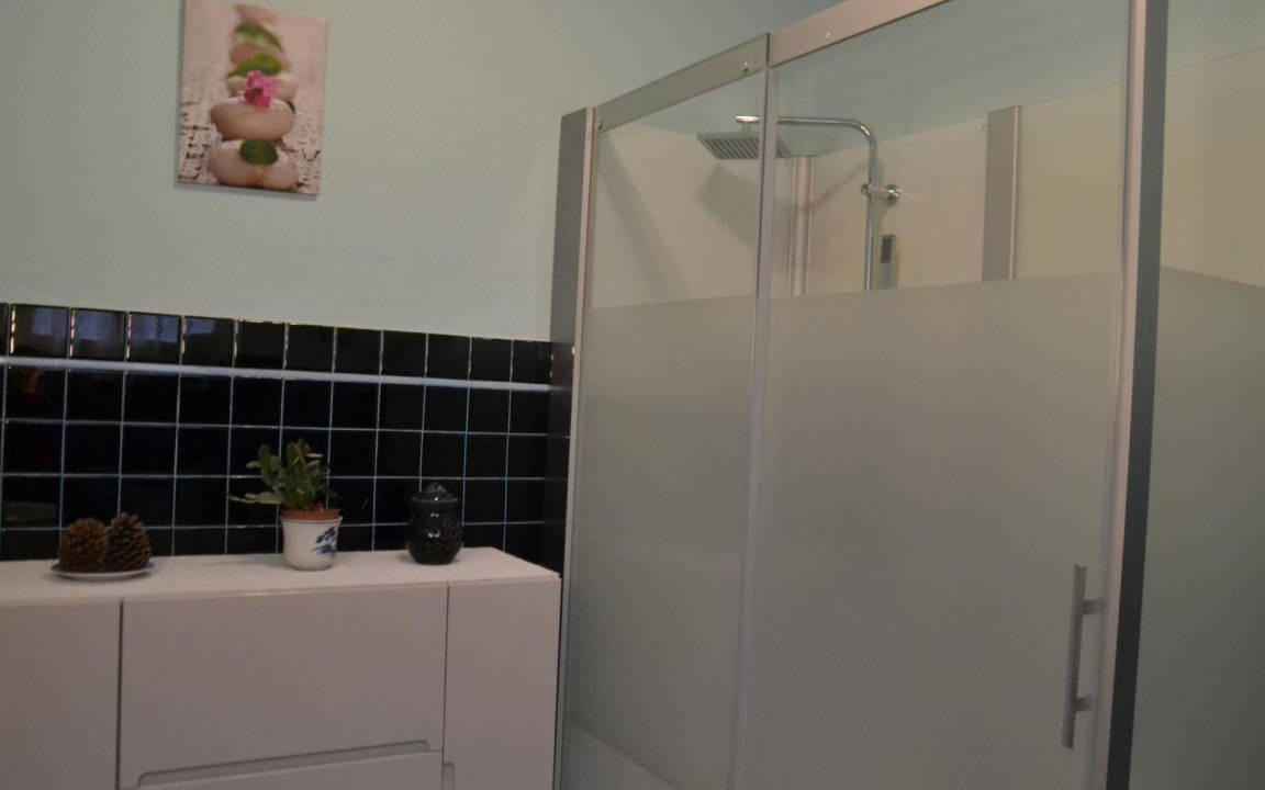 Photo of Bathroom in Larchant