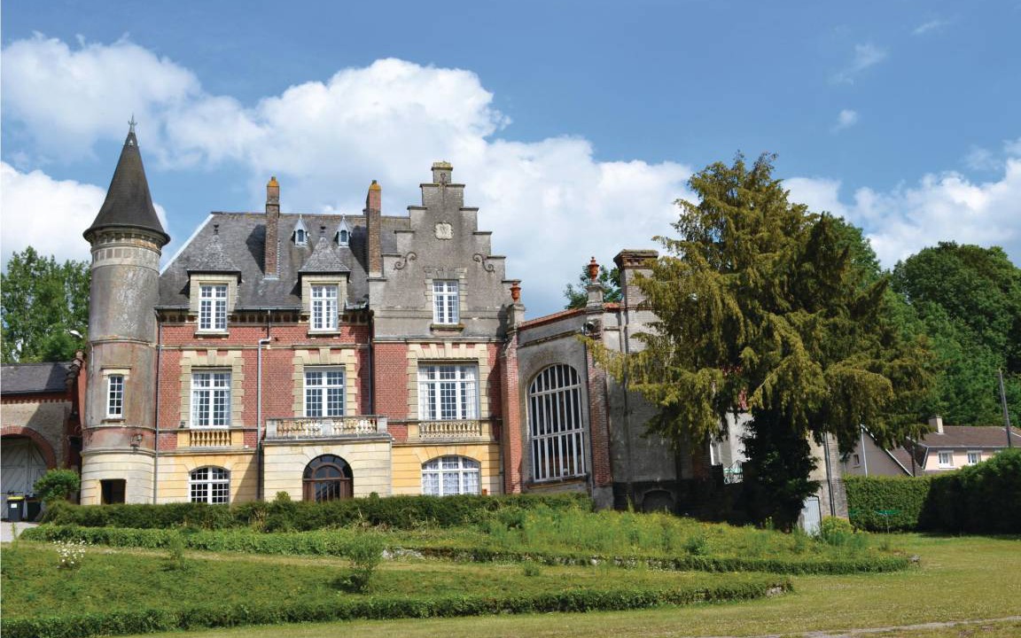 Photo of Buildings in Marconne