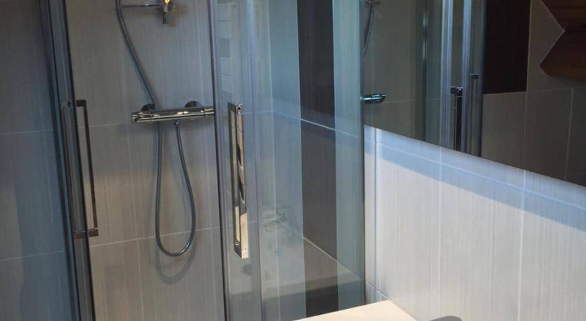 Photo of Bathroom in Escalles