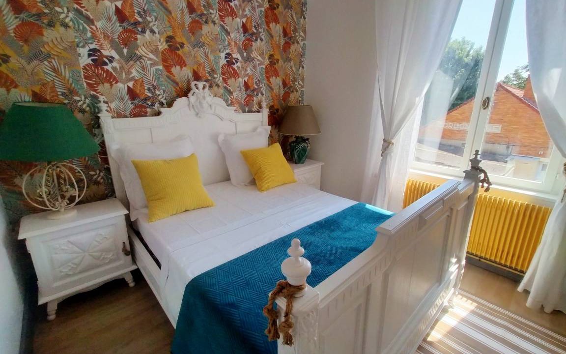 Photo of Bedroom in Lens