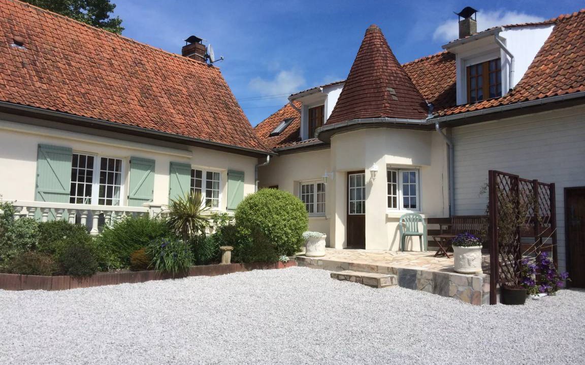 Photo of Buildings in Saulchoy