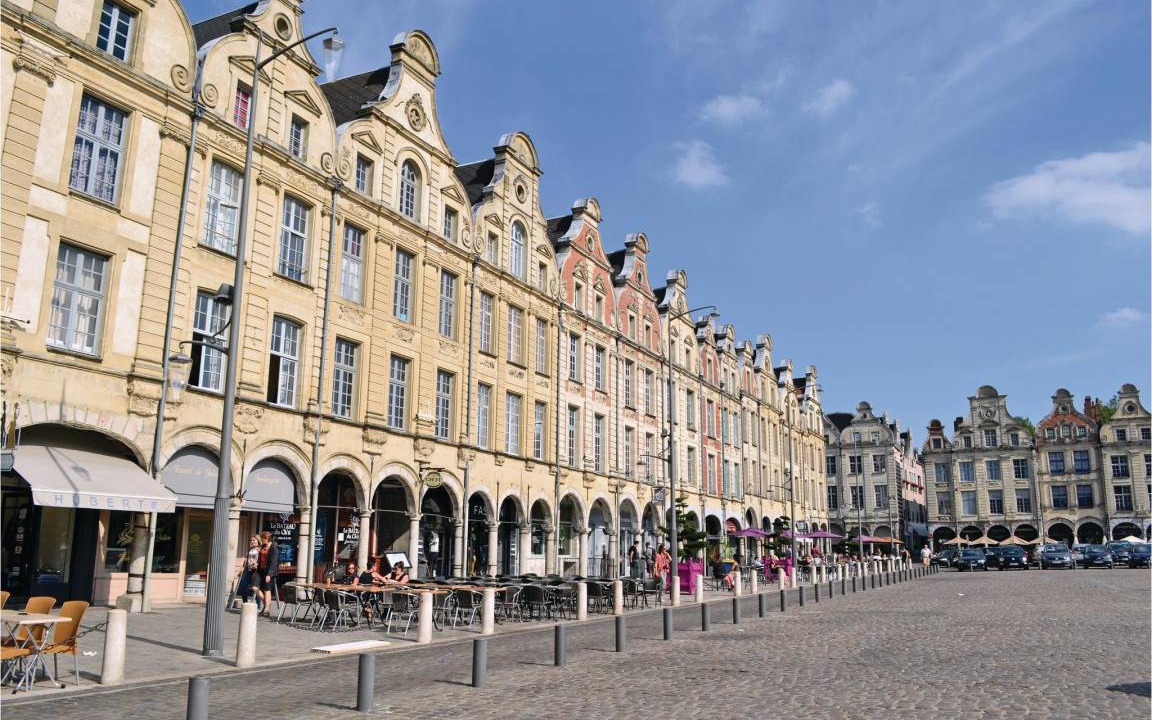 Photo of Others in Frise