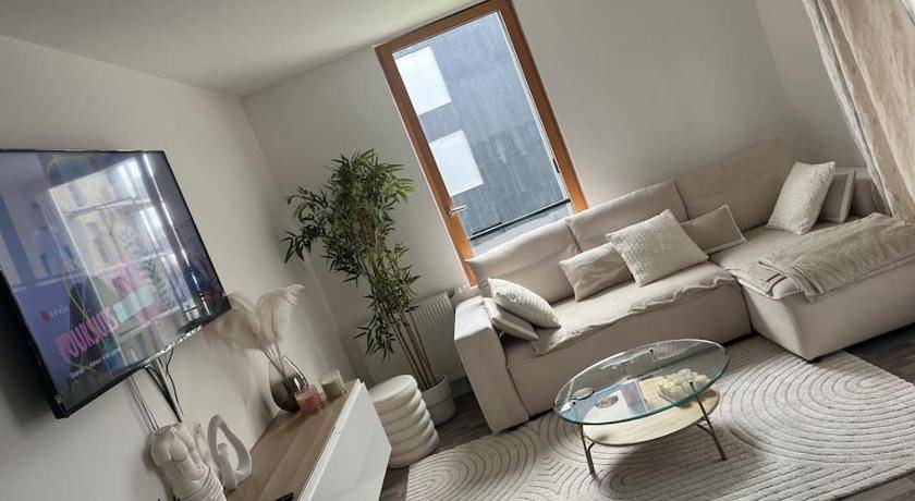 Photo of Livingroom in Stains