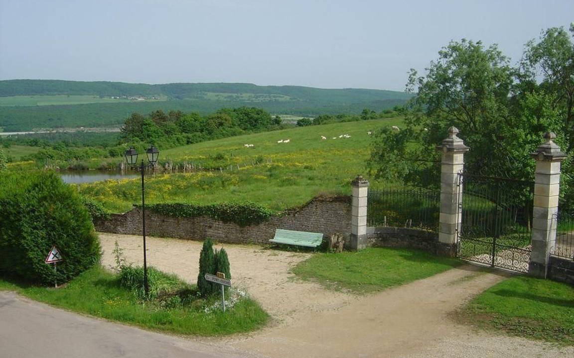 Photo of Others in Colombier
