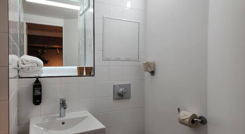 Photo of Bathroom in Chambourcy