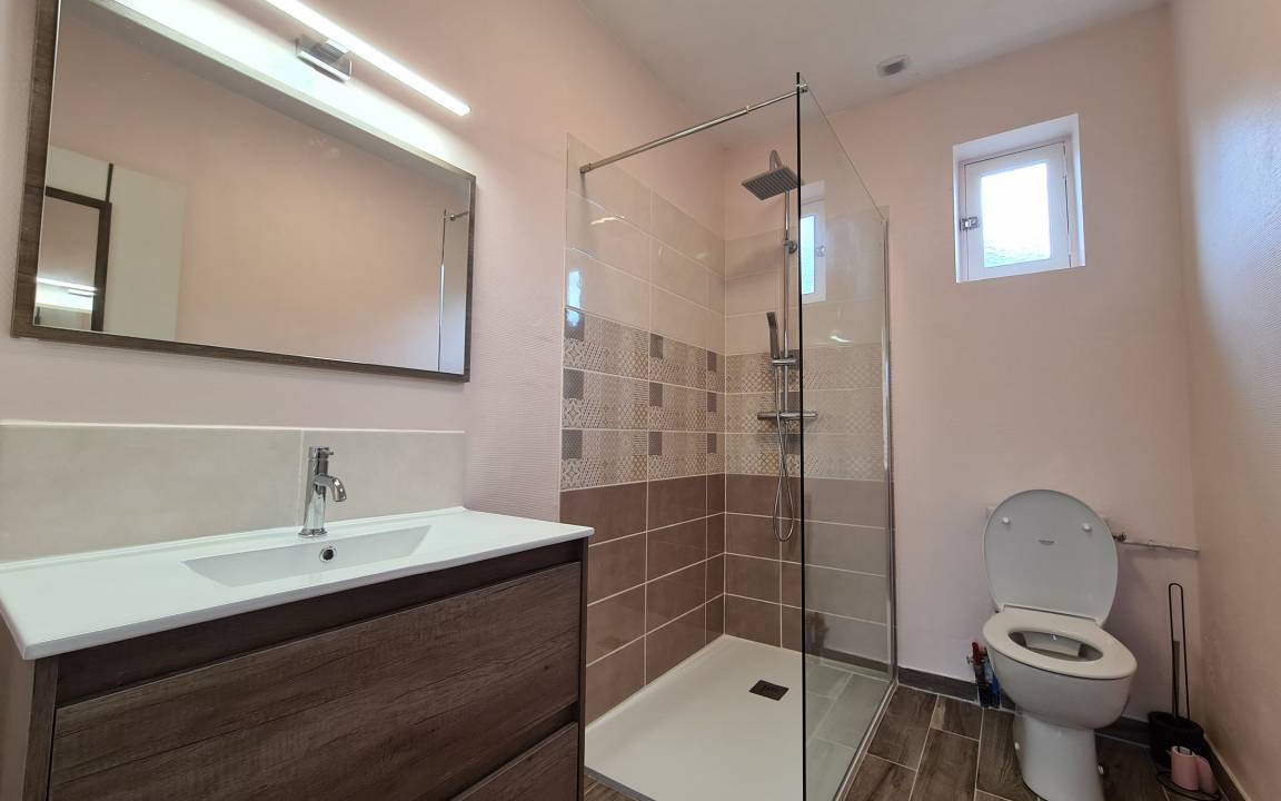 Photo of Bathroom in Belabre