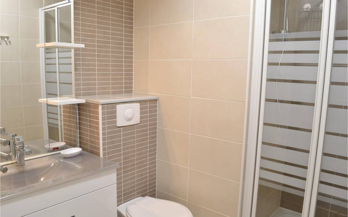 Photo of Bathroom in Frise