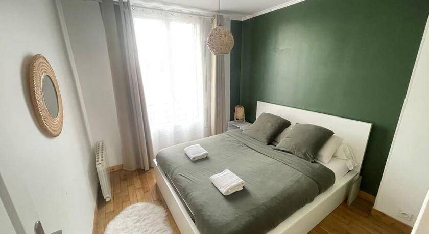 Photo of Bedroom in Saint-Gratien
