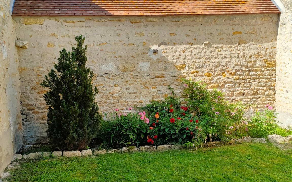 Photo of Others in La Neuville-sur-Essonne