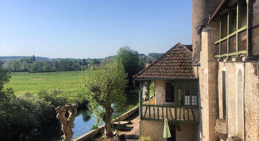Photo of Buildings in Noyers-sur-Serein