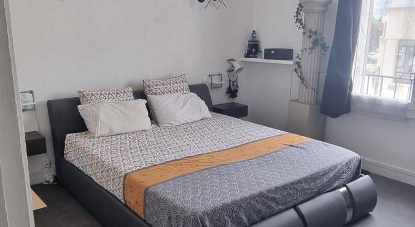 Photo of Bedroom in Chateau-Thierry