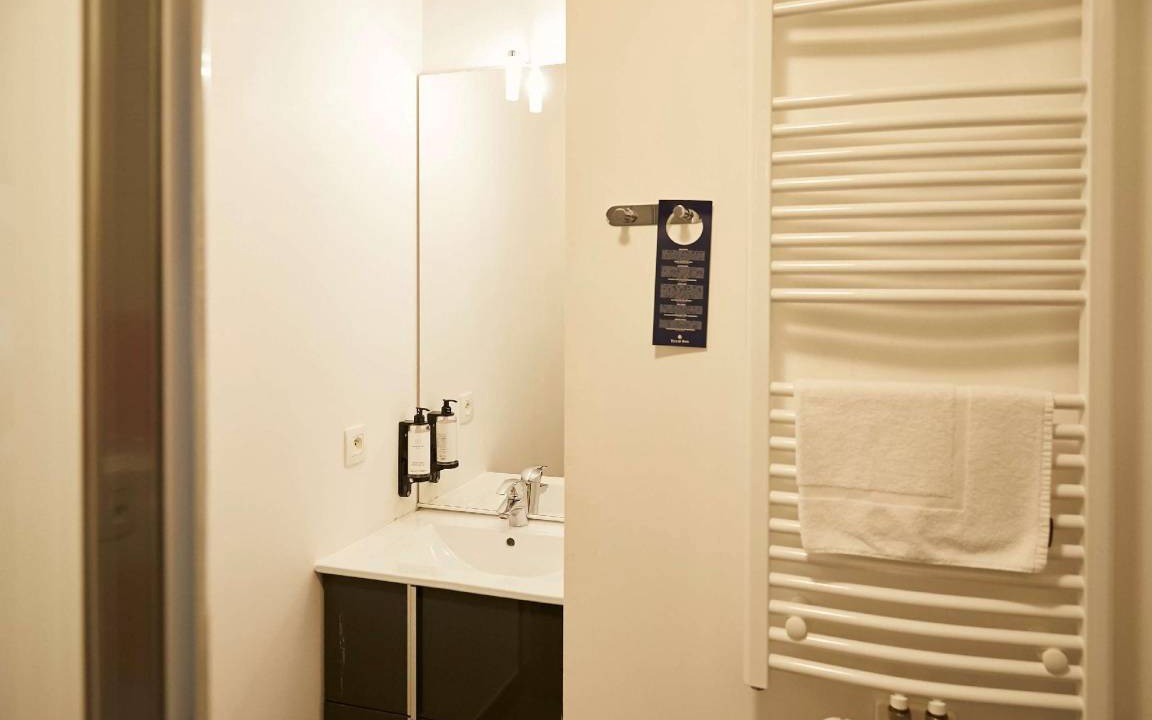 Photo of Bathroom in Palaiseau