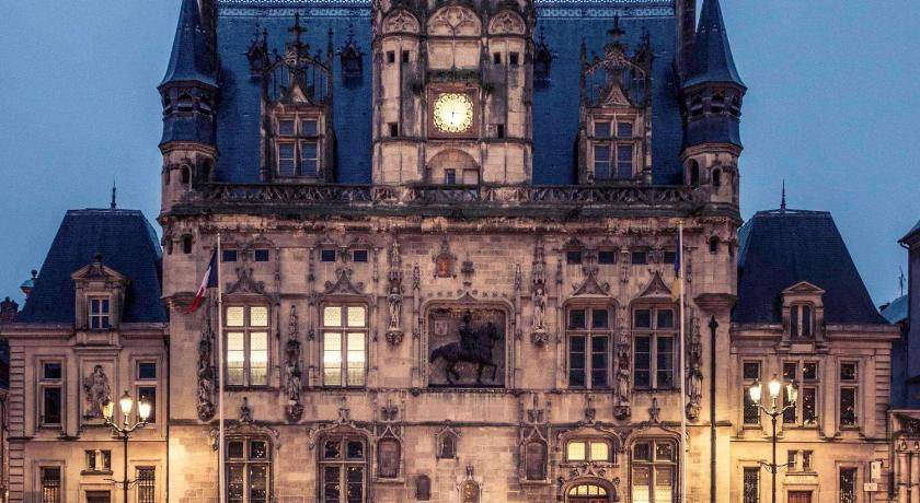 Photo of Buildings in Venette