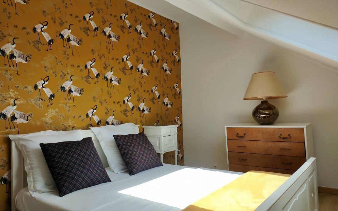 Photo of Bedroom in Lens