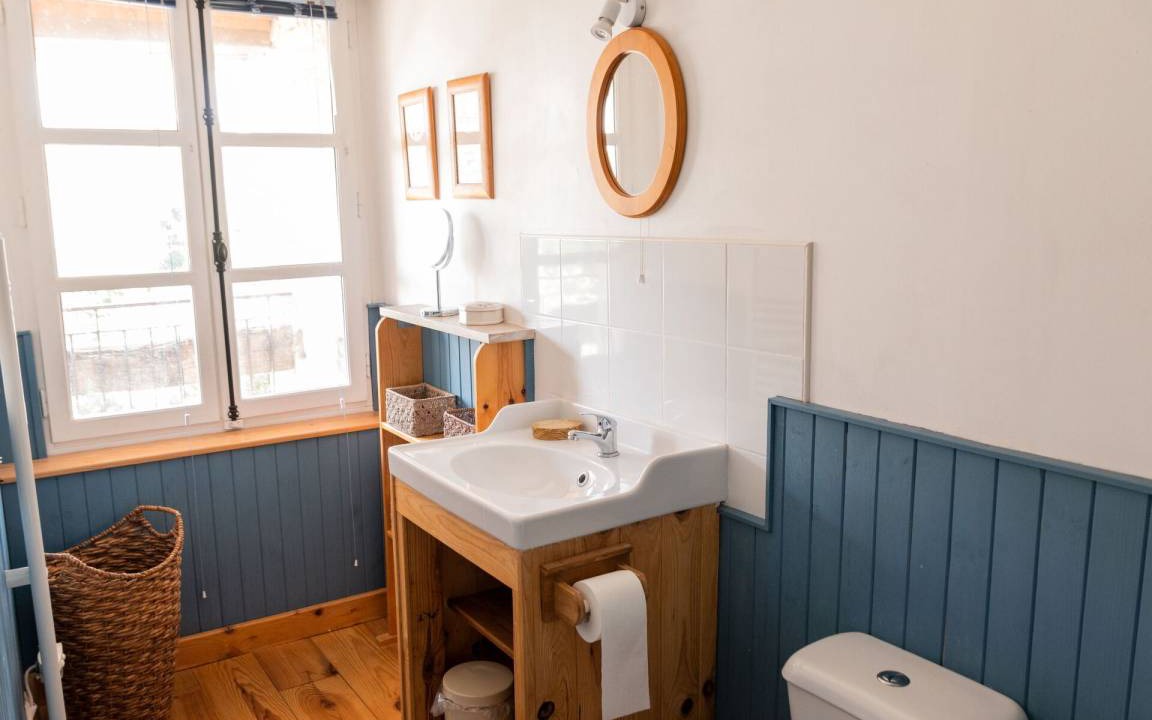 Photo of Bathroom in Saint-Martin-sur-Armancon